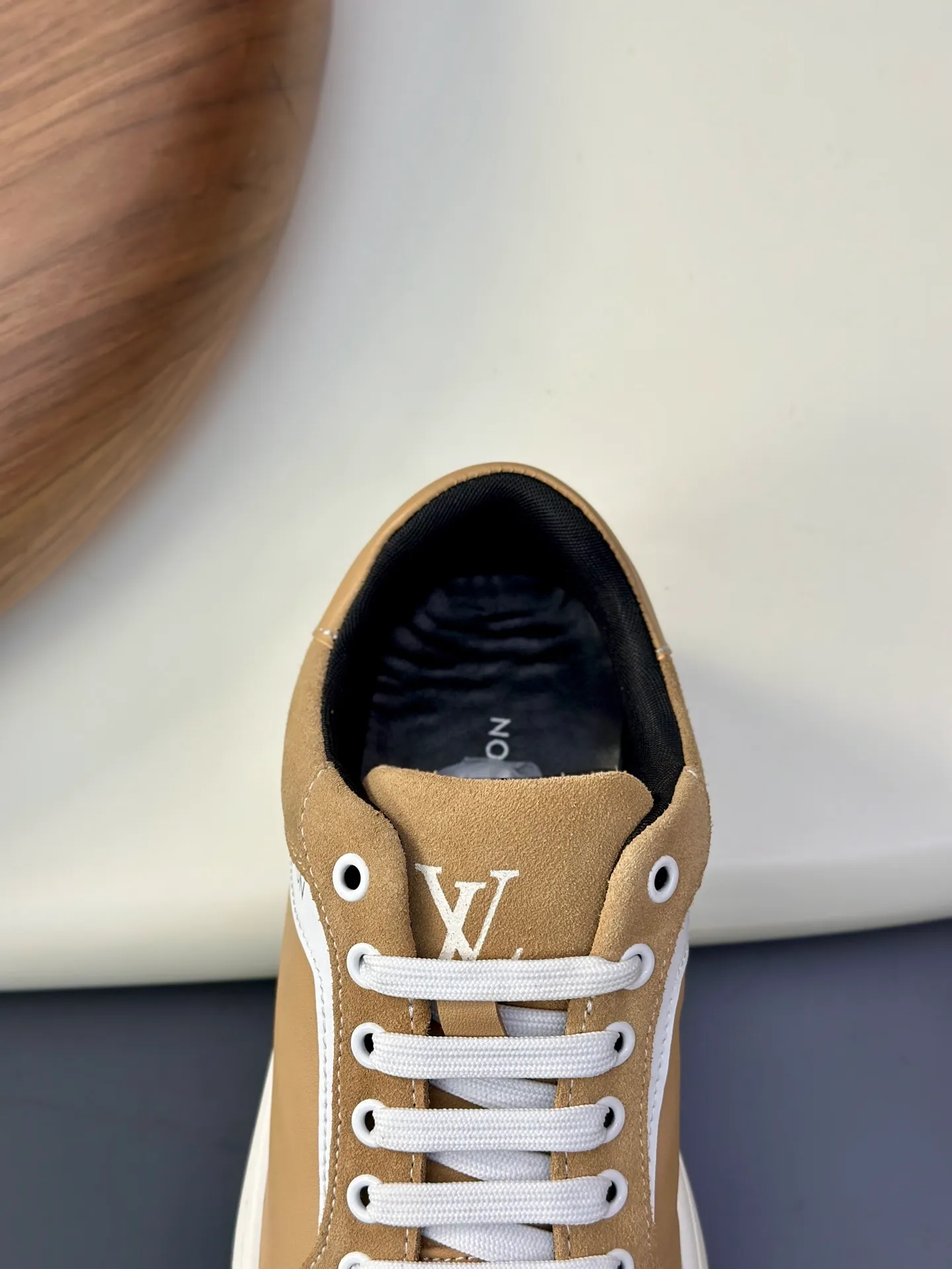 Men's shoes💰740 Lv 🔍Top purchasing agent🇮🇹 Louis Vuitton, the sports sneaker counter is synchronized, the uppers are imported from Italy, high-quality splicing colorful and complex crafts, the imported mesh padding is soft and comfortable, soles: original soles specially provided by the original factory, T men's men's shoes 💰U exclusive movable molded soles are super comfortable, original factory and single goods, 🔍🔍high quality, you can enter and leave the counter at will, welcome to compare, code number 38-44 (customized 45)